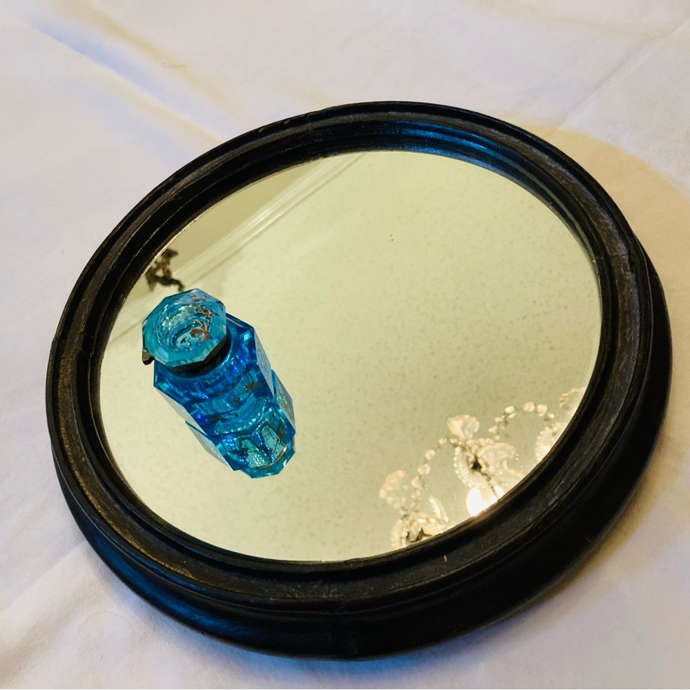 Antique mahogany mirrored vanity plateau for perfumes beauty accessories